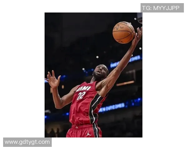 交易风云再起：快船开拓者争夺德罗赞，湖人勇士对篮网中锋展现兴趣