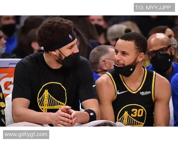 98公牛与金州勇士的巅峰对决历史回顾与精彩瞬间分析 98公牛与金州勇士的巅峰对决历史回顾与精彩瞬间分析